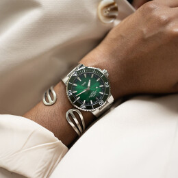 Aquis Date Calibre 400 01400776341570782409PEB