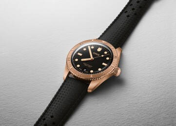 Divers Sixty-Five Date 01733777131540741918BR