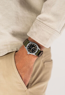 Khaki Field Quartz H69401930
